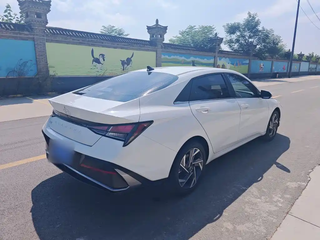 Hyundai Elantra — миниатюра 10