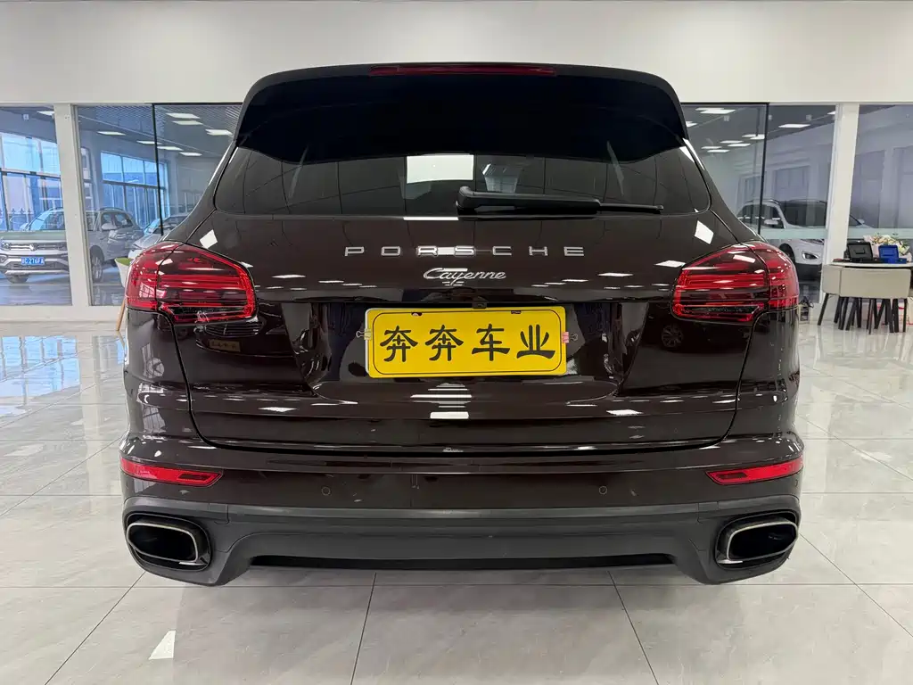 Porsche Cayenne — миниатюра 7
