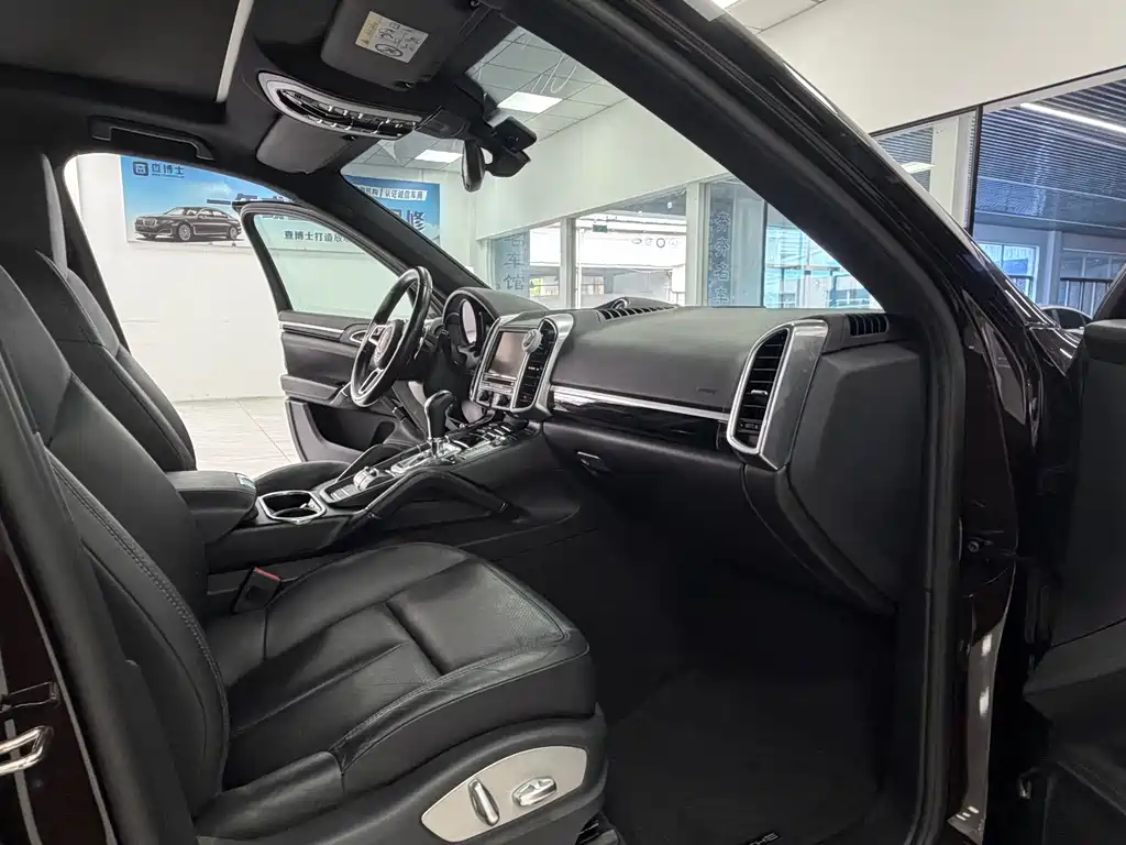 Porsche Cayenne — миниатюра 14