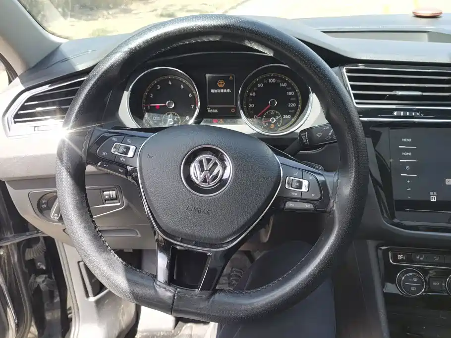 Volkswagen Tiguan L — миниатюра 15