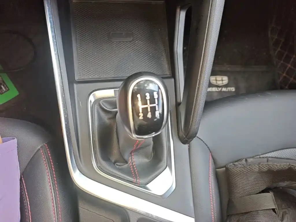 Geely Vision X3 — миниатюра 14