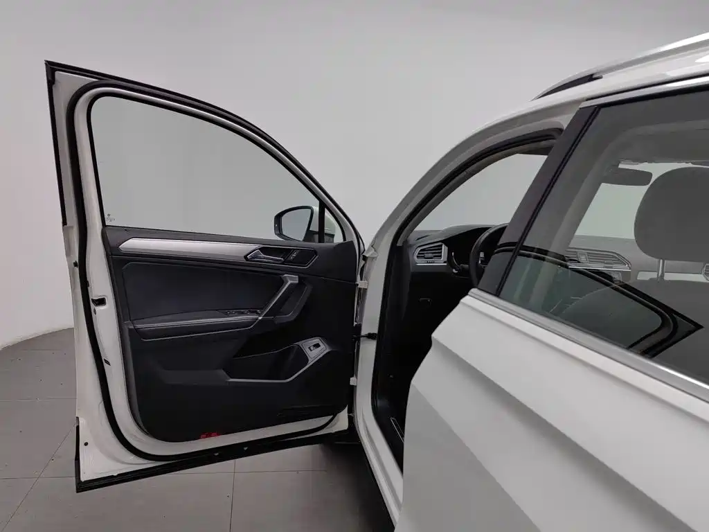 Volkswagen Tiguan L — миниатюра 8