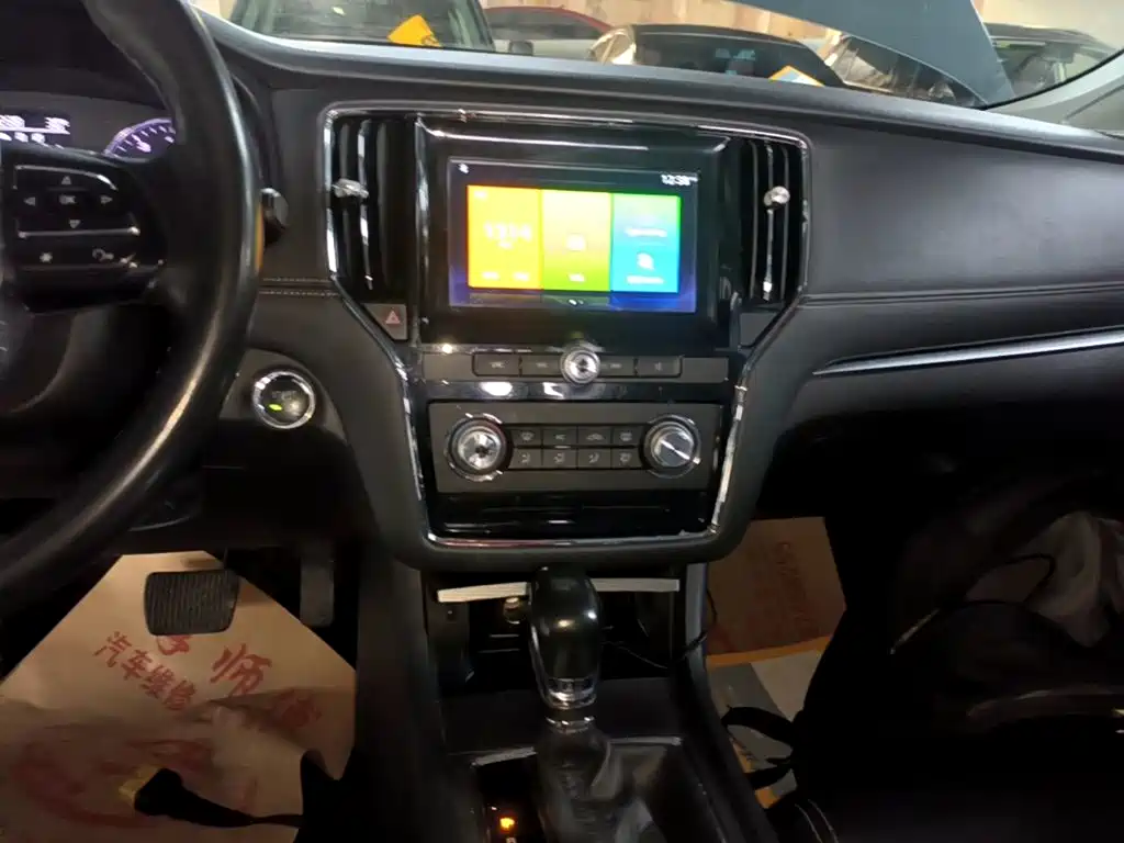 Roewe i6 Classic — миниатюра 13