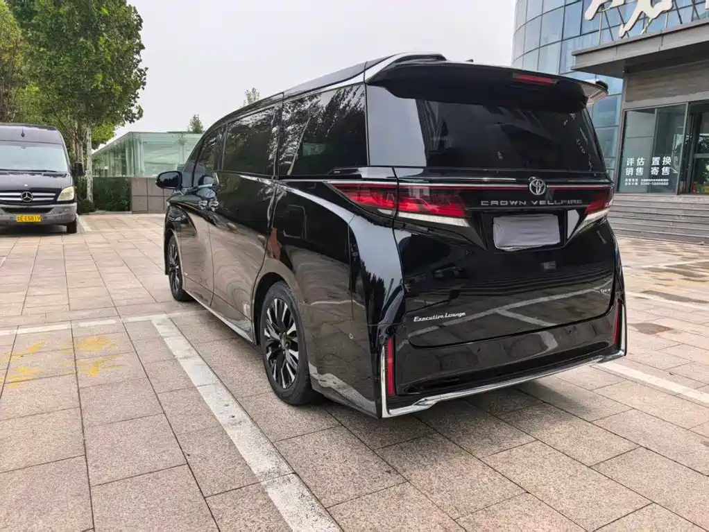 Toyota Vellfire — миниатюра 4