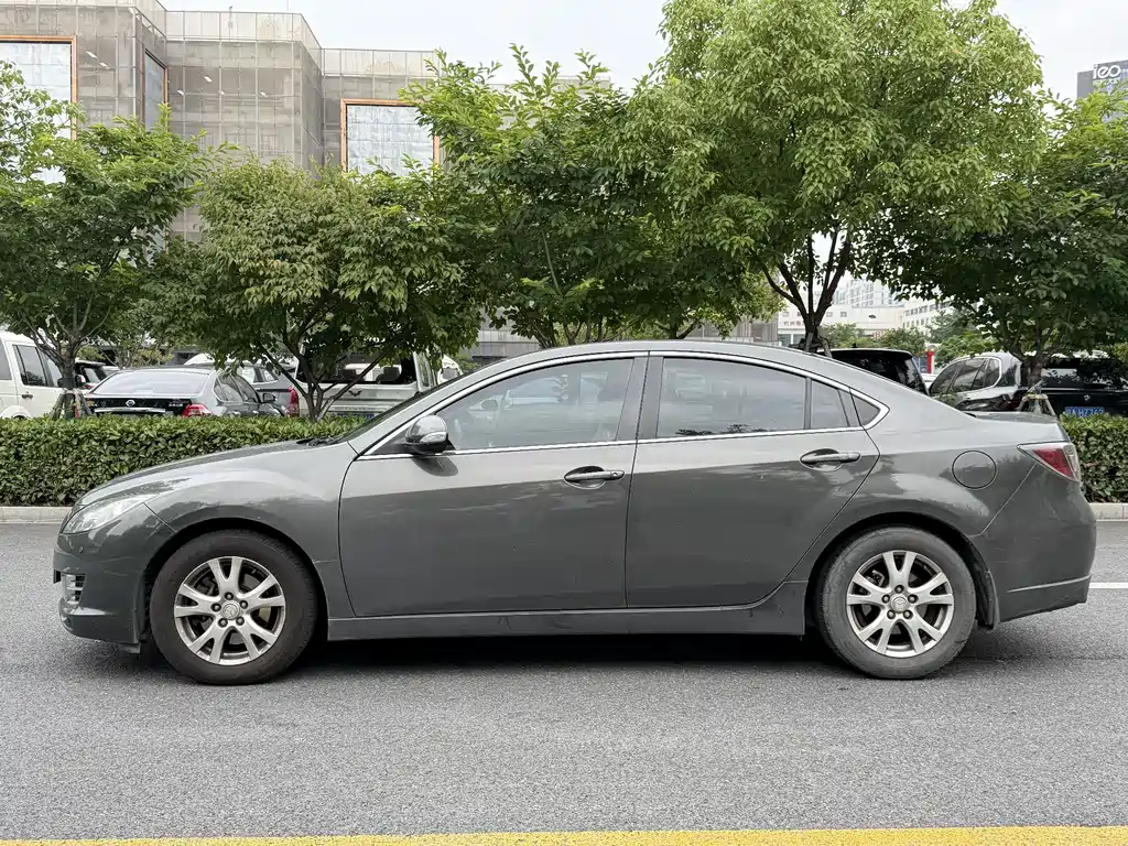 Mazda Ruiyi 2011 2.0L AT Elite
