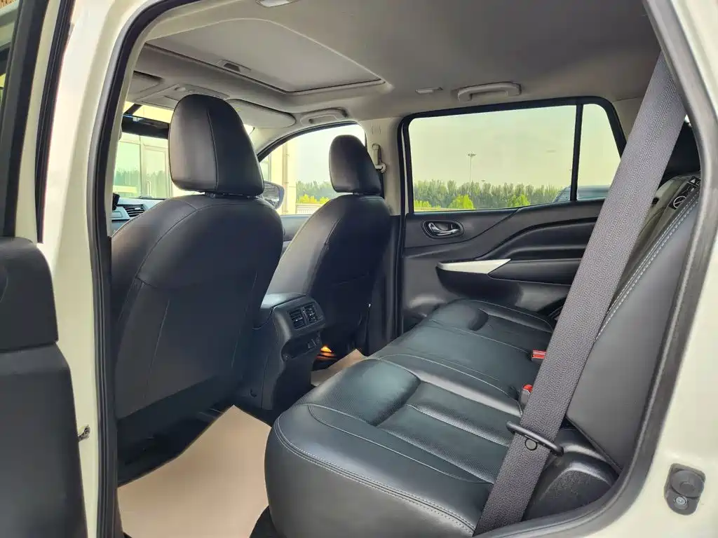 Nissan Terra — миниатюра 10