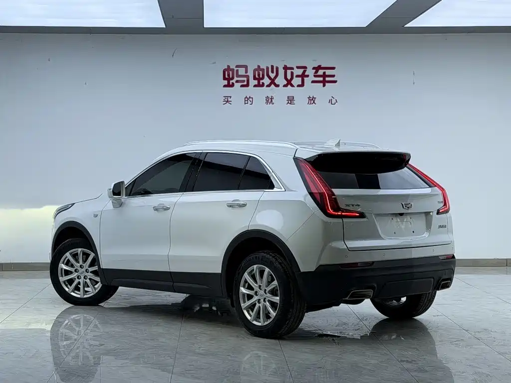CADILLAC XT4