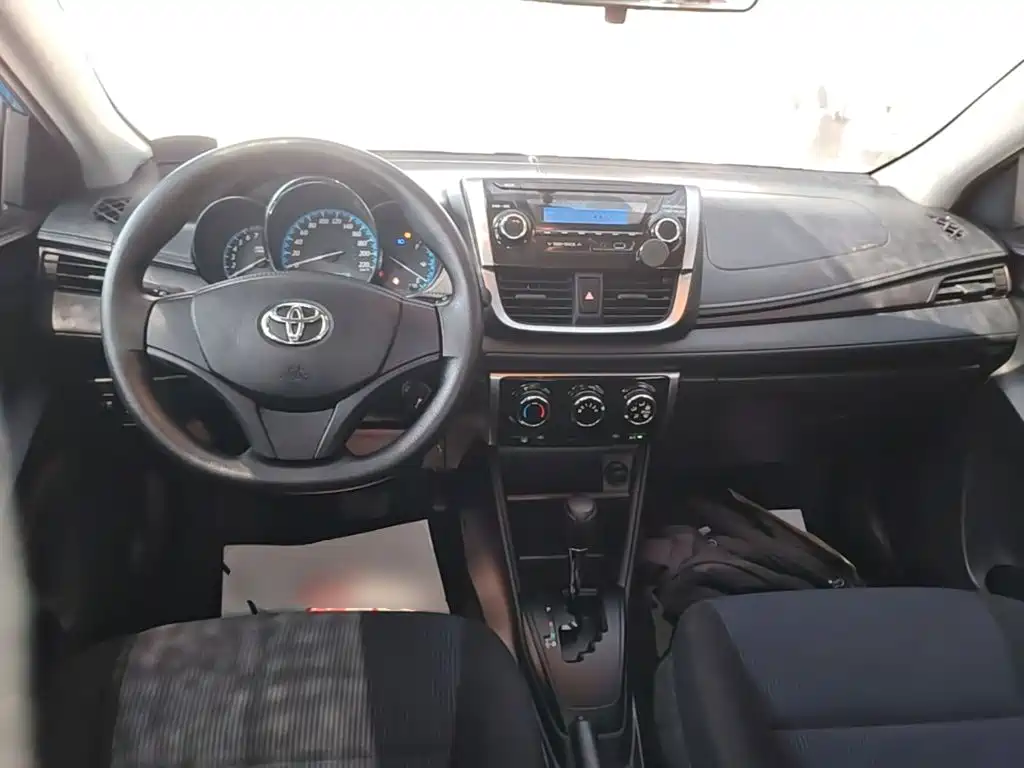 Toyota Yaris L — миниатюра 10