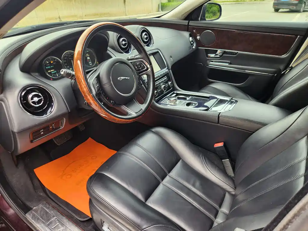 Jaguar XJ — миниатюра 10