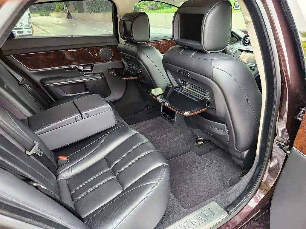 Jaguar XJ — миниатюра 18