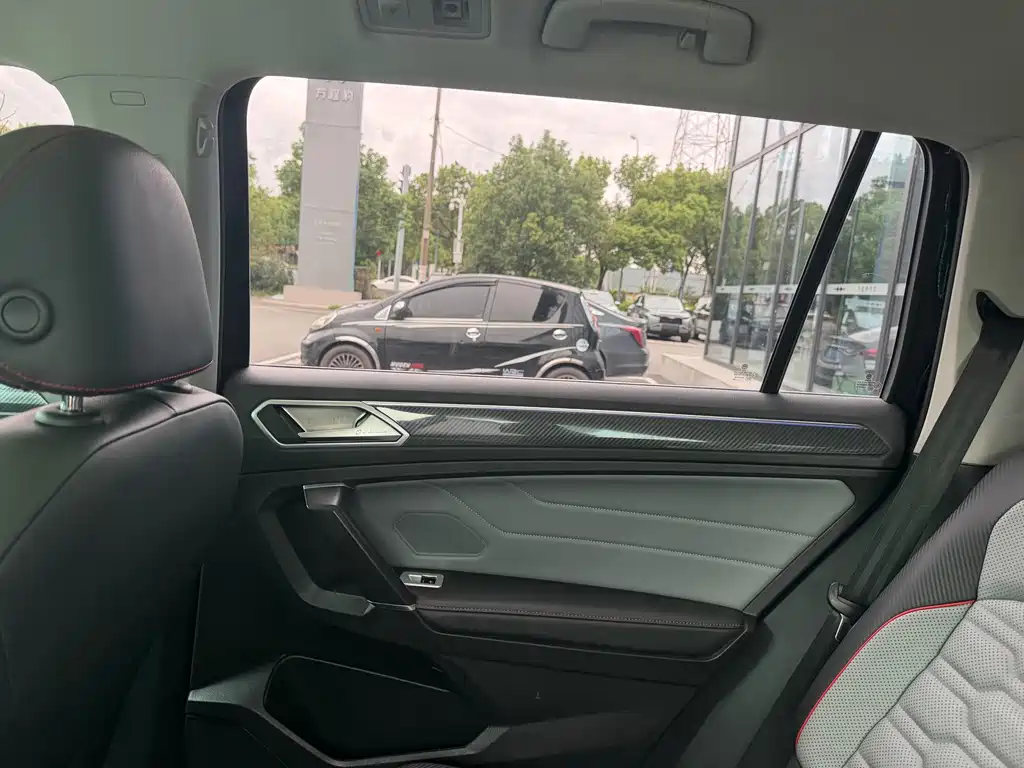 Volkswagen Tiguan L — миниатюра 14