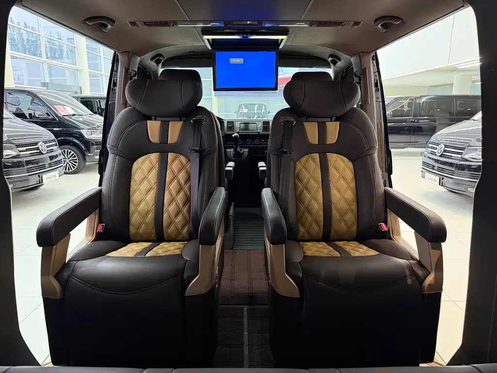 Volkswagen Caravelle — миниатюра 12
