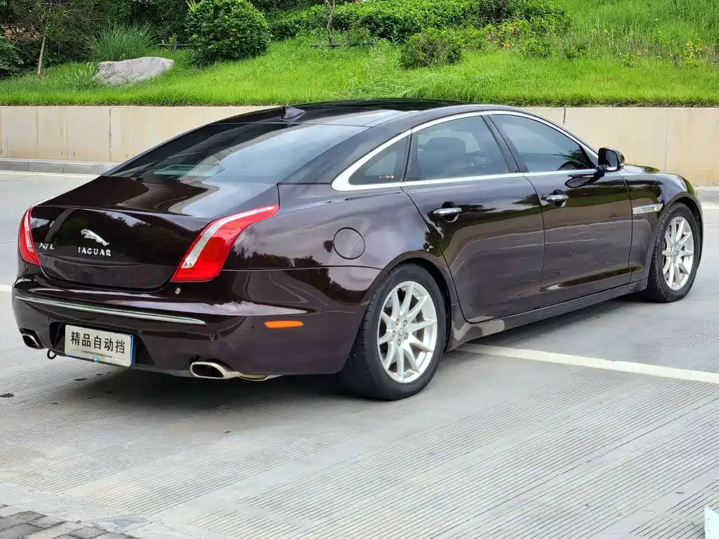 Jaguar XJ — миниатюра 2