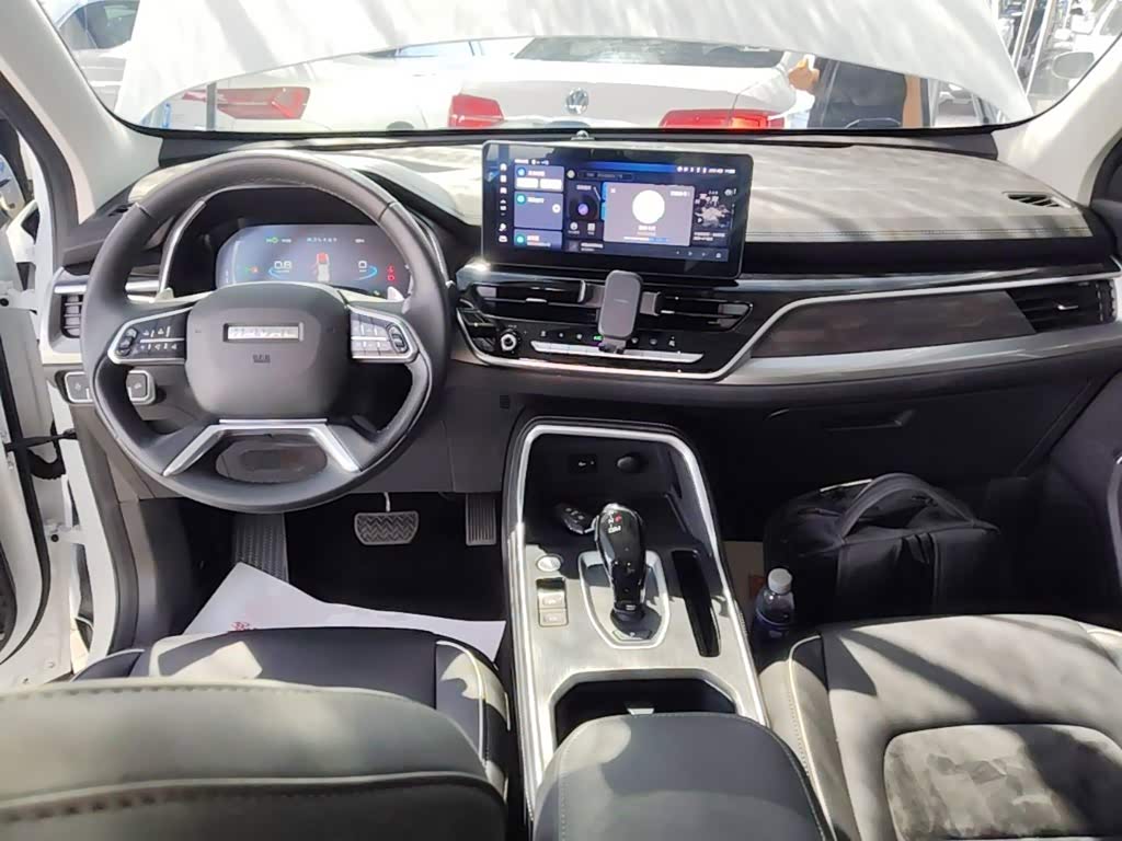 Haval Haval H6 1.5 л 2024 г. Белый, пробег 44700 км