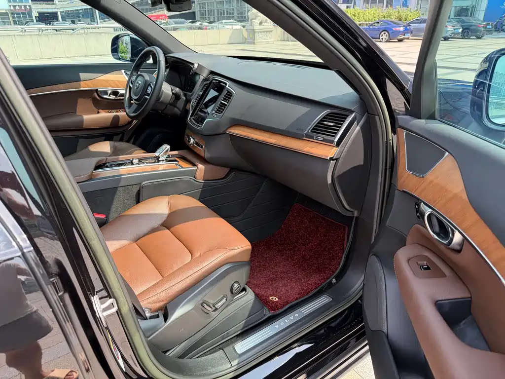 Volvo XC90 — миниатюра 12