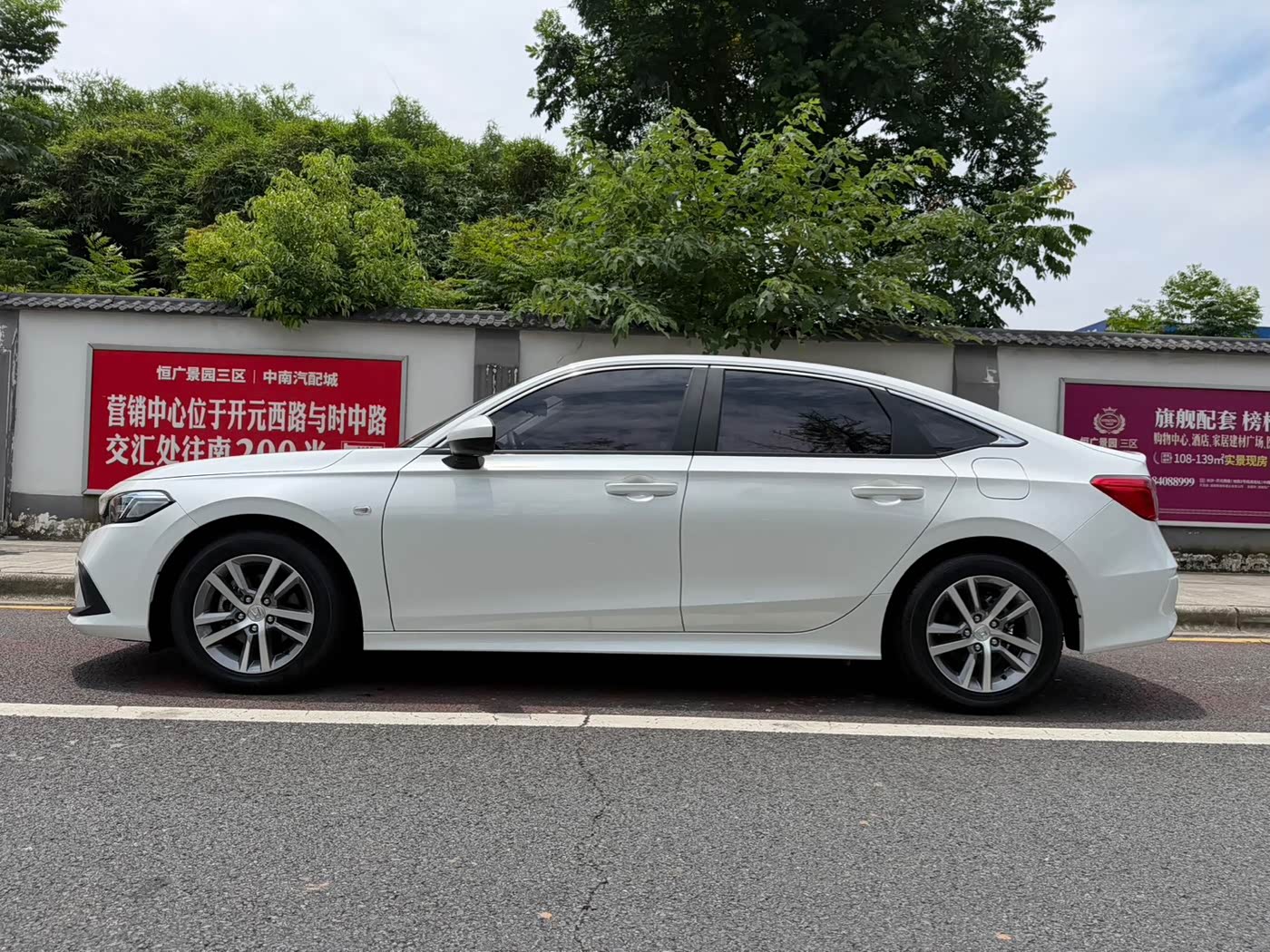 Honda Civic 1.5 л 2023 г. Белый, пробег 41000 км