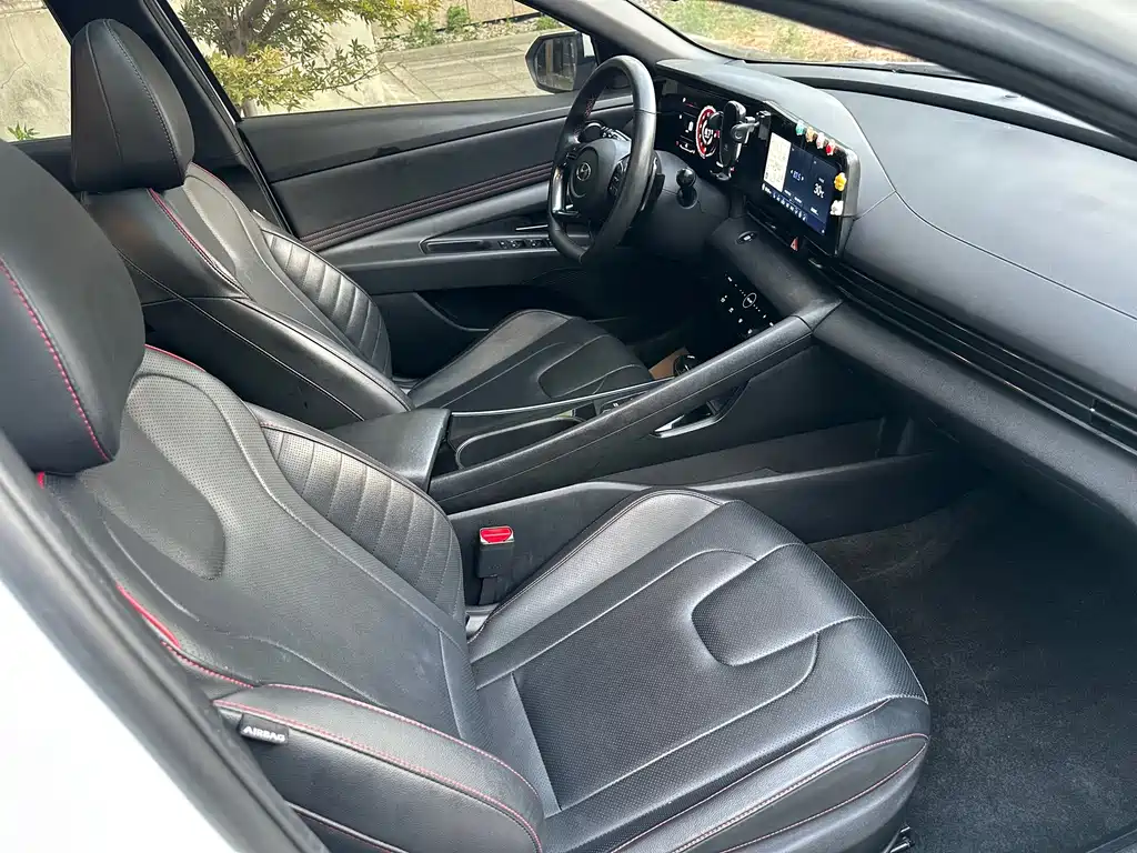 Hyundai Elantra — миниатюра 5