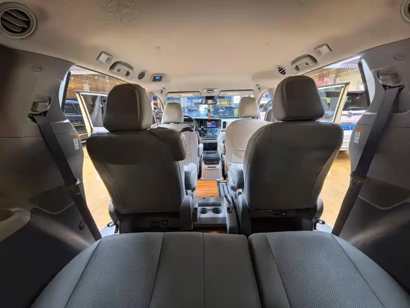 Toyota Sienna — миниатюра 15