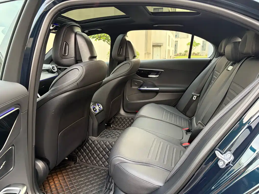 Mercedes-Benz C-Class — миниатюра 8