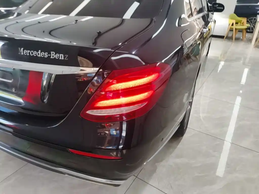Mercedes-Benz E-Class — миниатюра 8