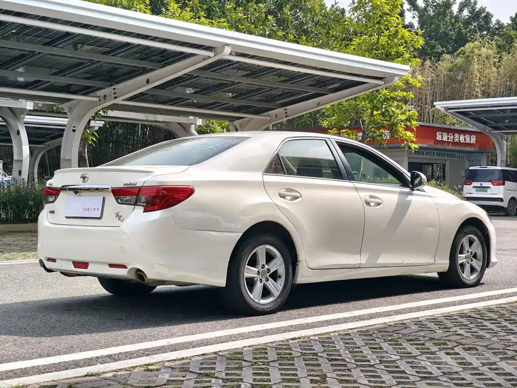 Toyota Reiz — миниатюра 5