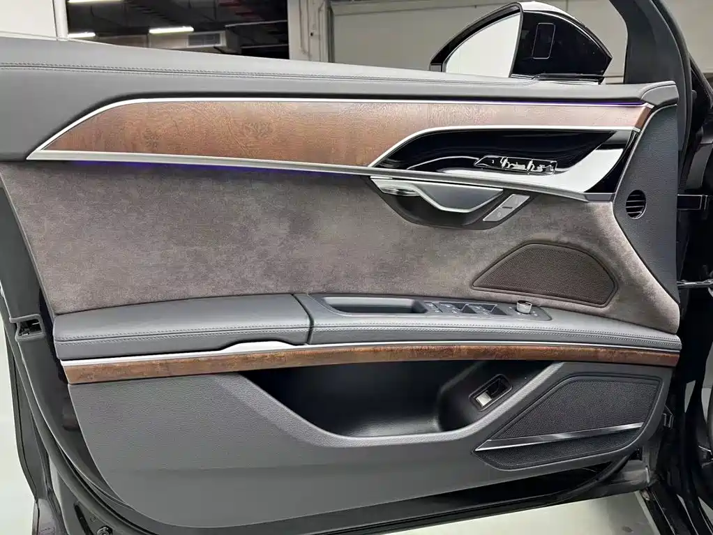 Audi A8 — миниатюра 5