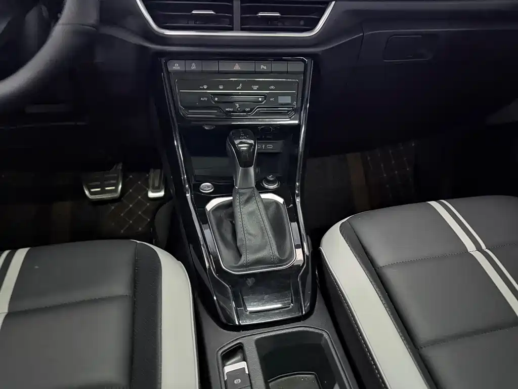 Volkswagen T-Roc — миниатюра 16