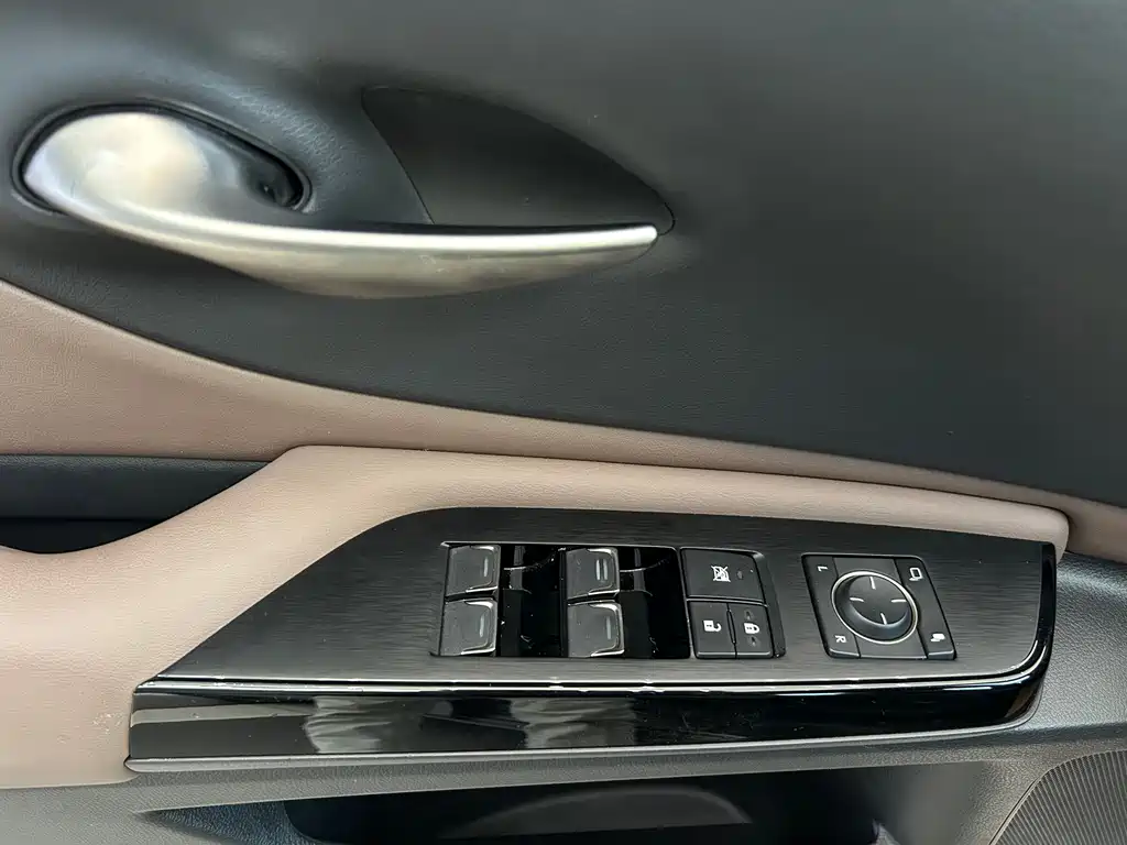Lexus ES — миниатюра 23