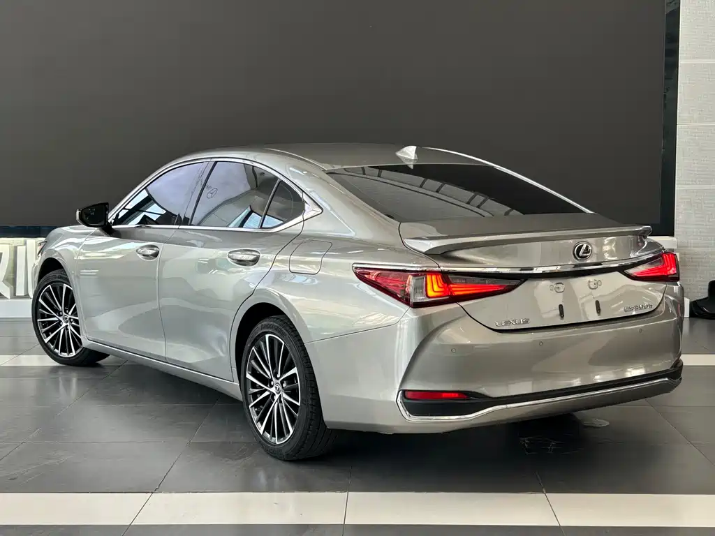 Lexus ES — миниатюра 6