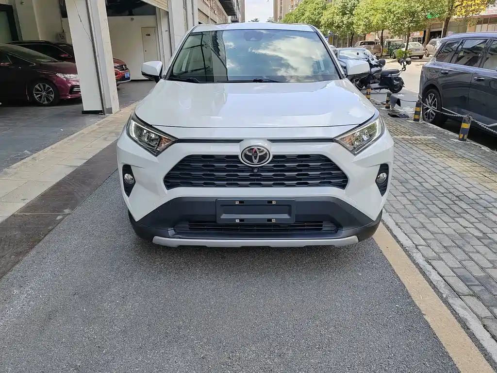 Toyota RAV4 — миниатюра 2