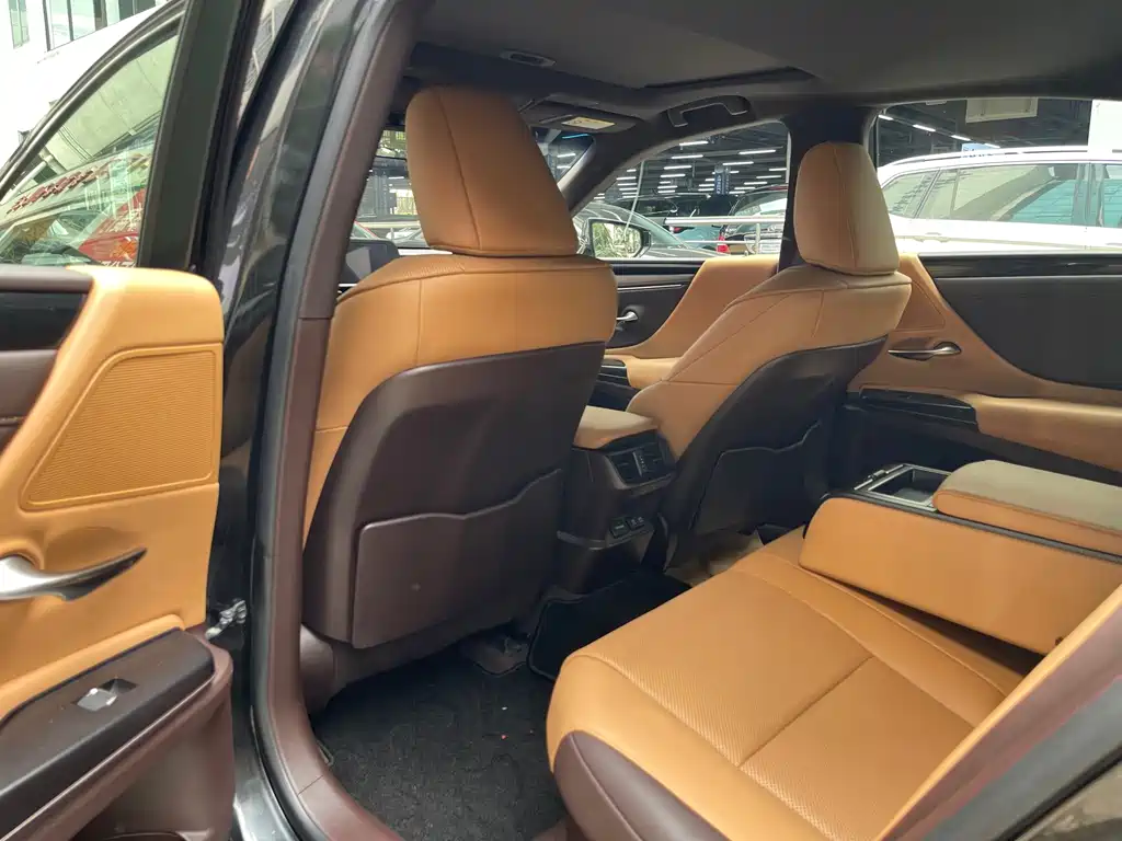 Lexus ES — миниатюра 8