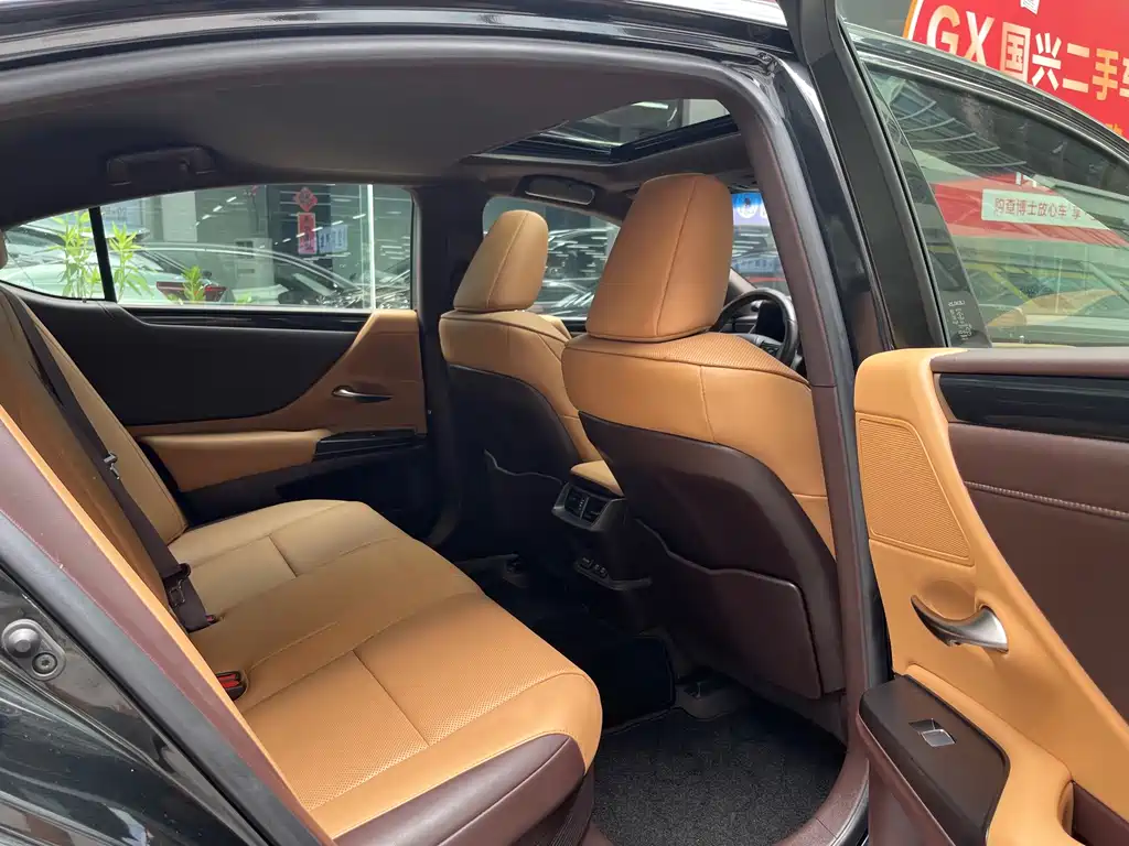 Lexus ES — миниатюра 14