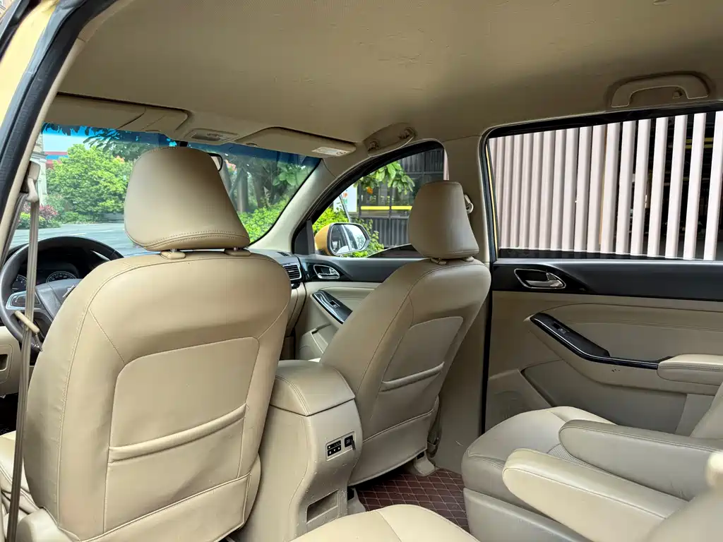 Baojun 730 2014 1.5L MT Comfort 7 мест