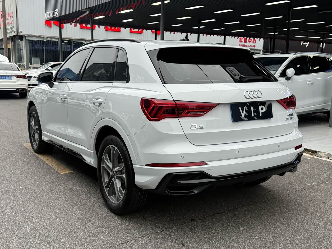 Audi Q3 1.4 л 2023 г. Белый, пробег 33000 км