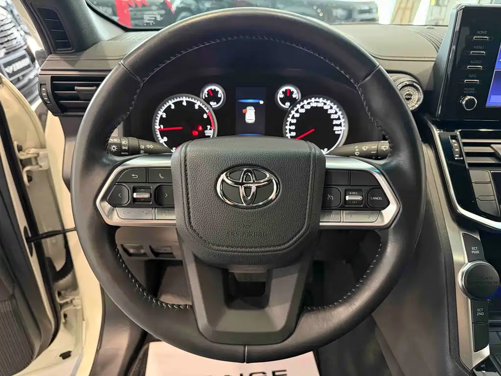 Toyota Land Cruiser — миниатюра 8
