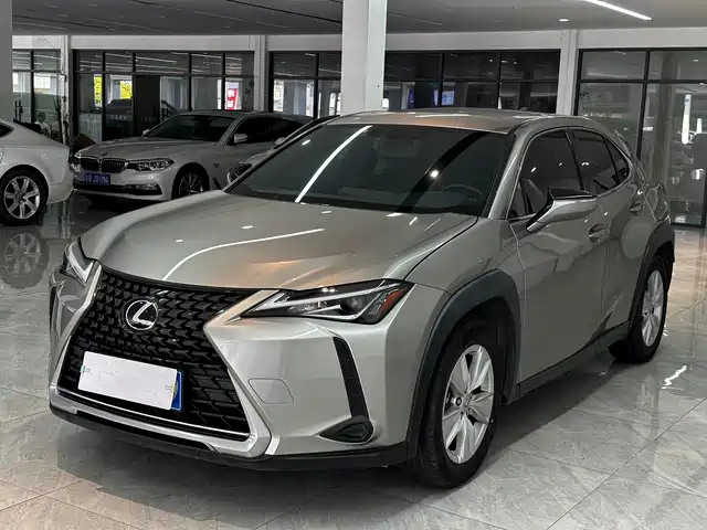 LEXUS UX 2021