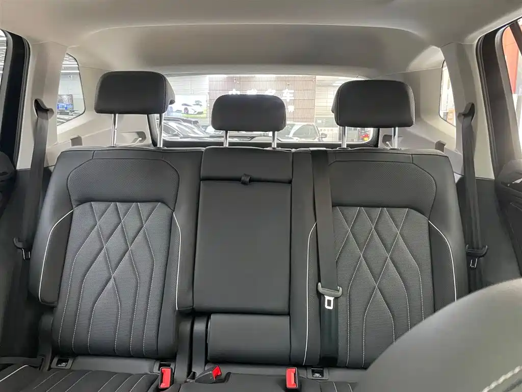Volkswagen Tiguan L L 2024 330TSI AT R-Line