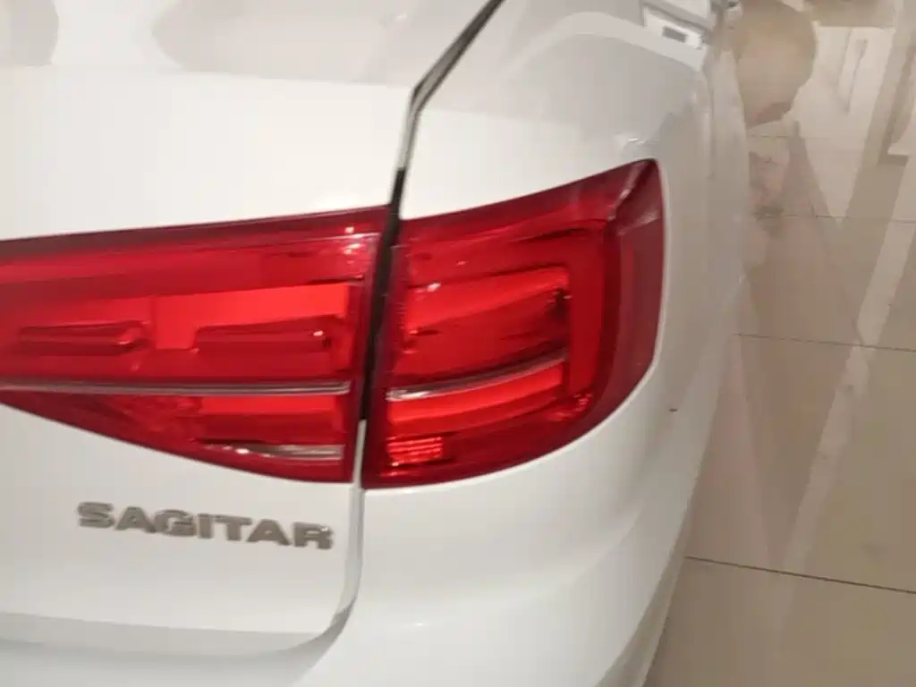 Volkswagen Sagitar — миниатюра 8