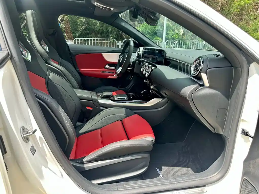 Mercedes-Benz CLA AMG — миниатюра 10