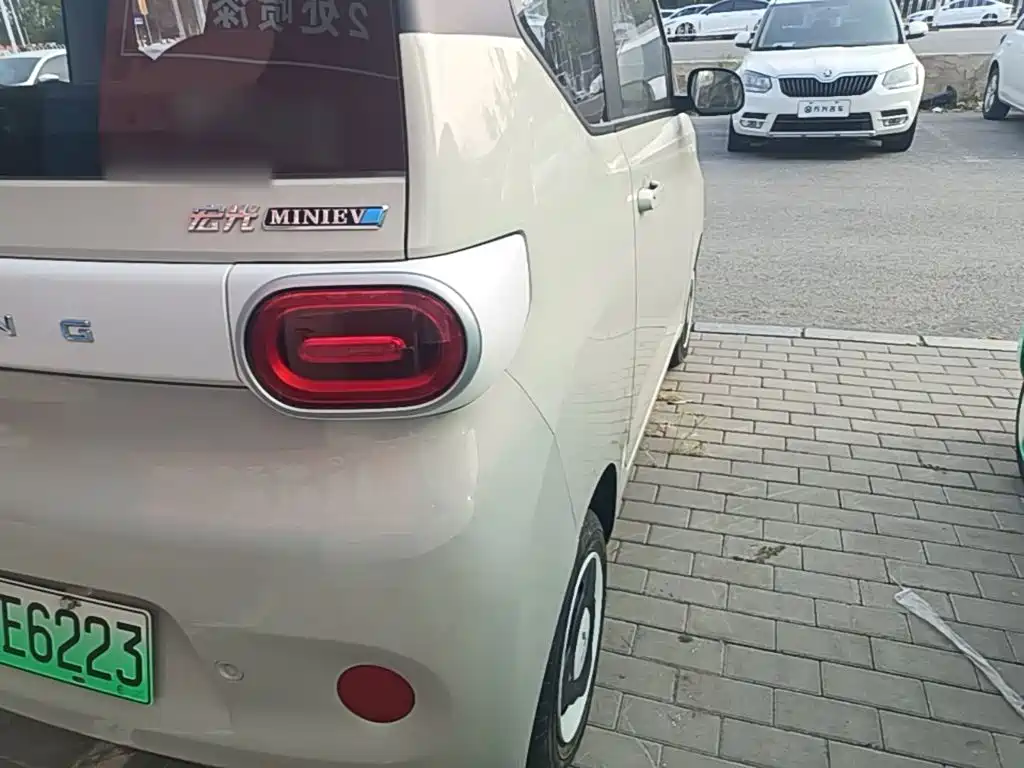 Wuling MINIEV — миниатюра 8