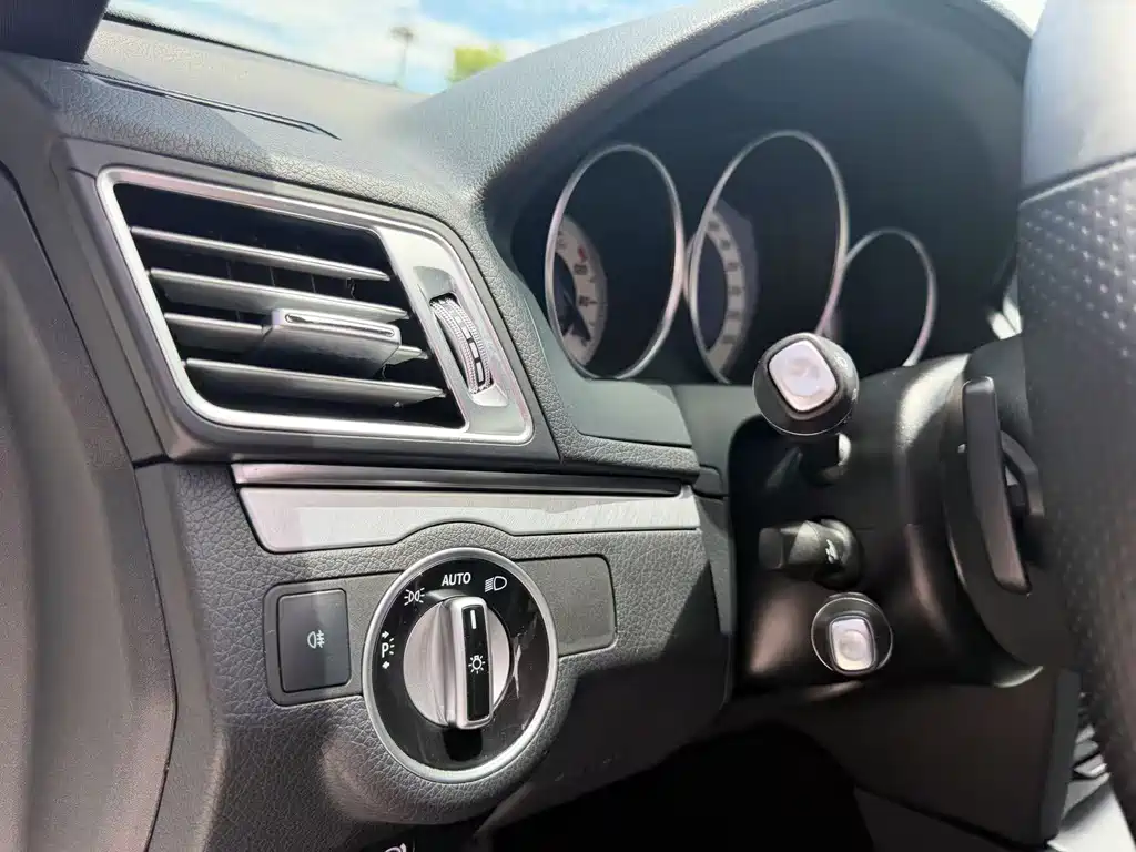 Mercedes-Benz E-Class (Import) — миниатюра 16