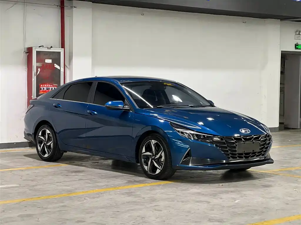 HYUNDAI ELANTRA