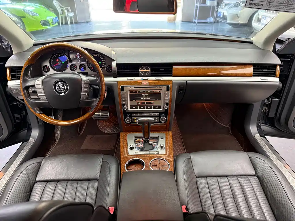 Volkswagen Phaeton — миниатюра 20