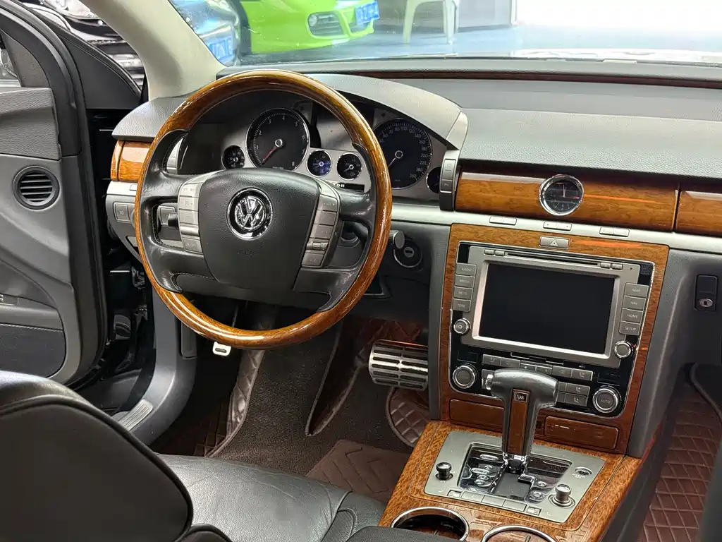 Volkswagen Phaeton — миниатюра 12