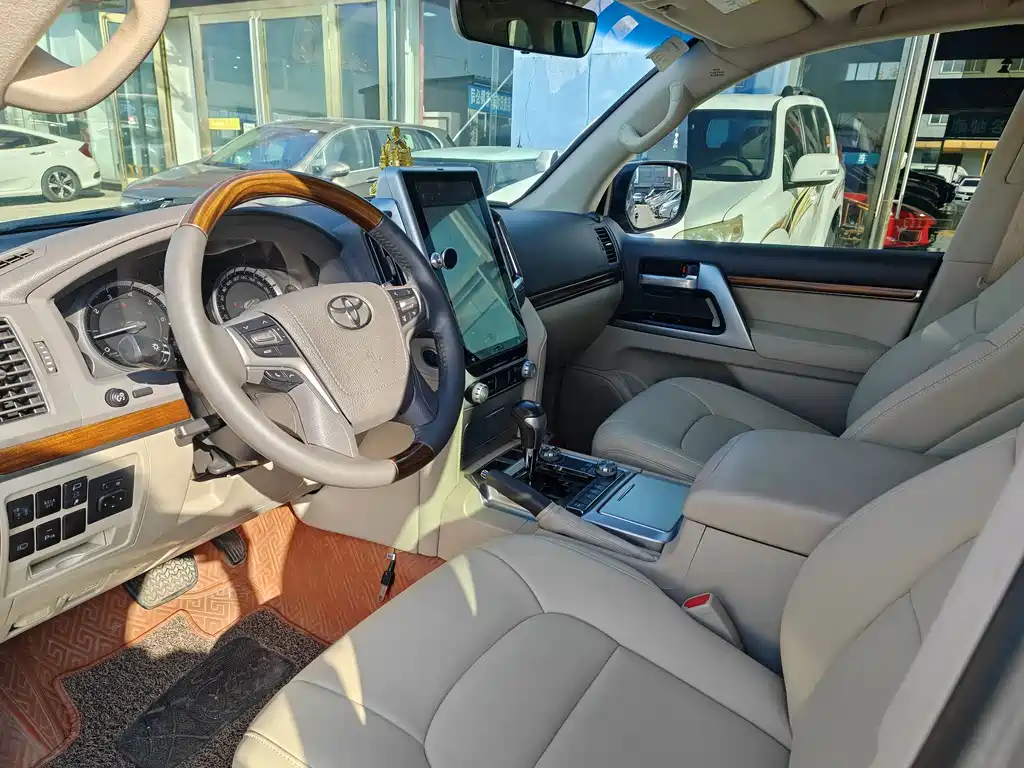 Toyota Land Cruiser 2018 5.7L XV-R