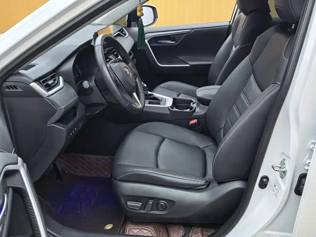 Toyota RAV4 — миниатюра 5