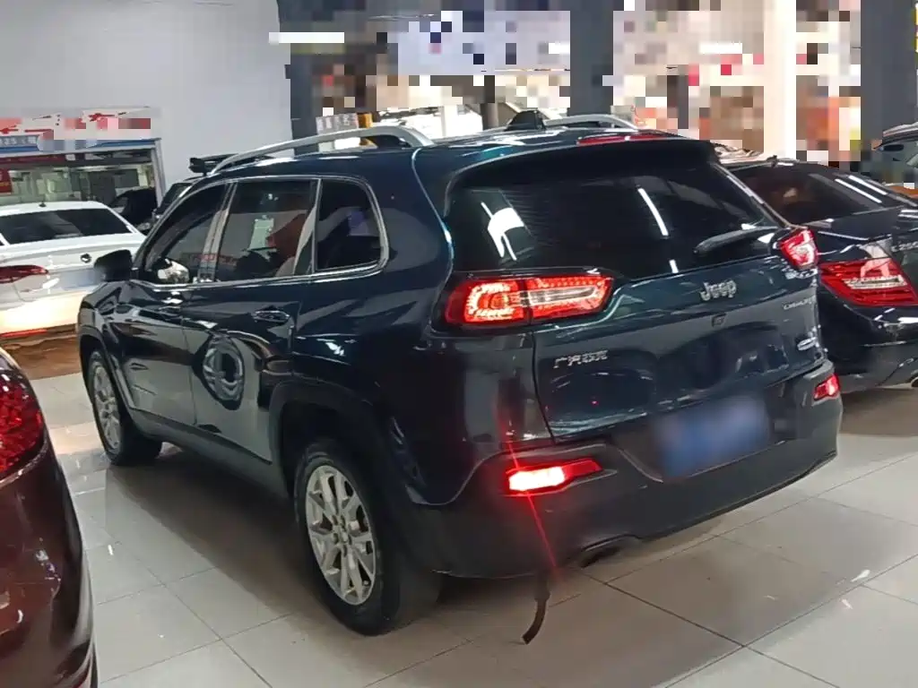 Jeep Cherokee — миниатюра 5