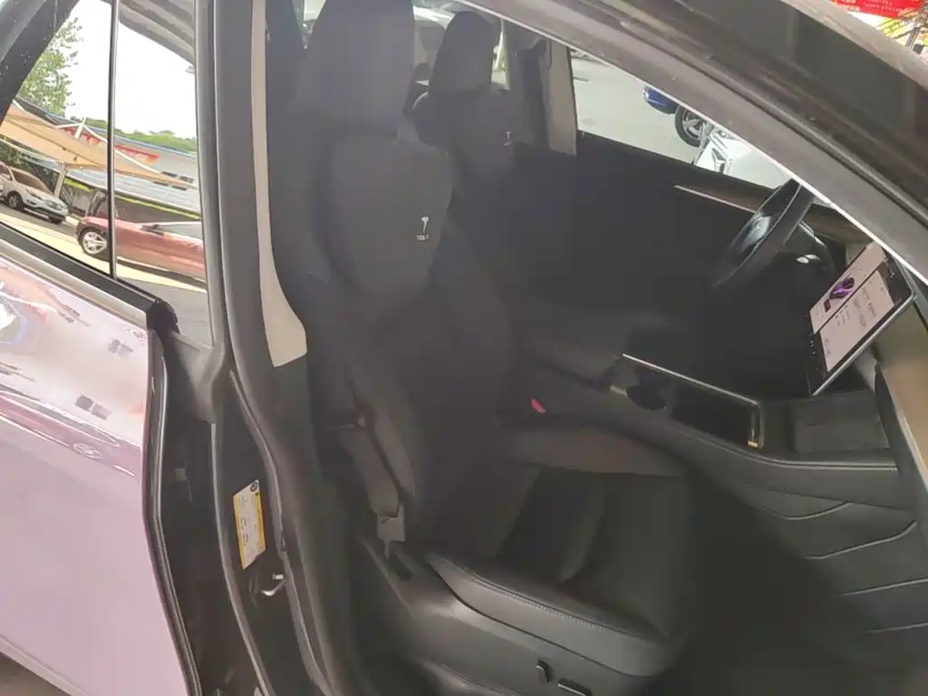 Tesla Model Y — миниатюра 25