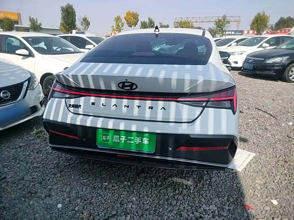 Hyundai Elantra — миниатюра 6