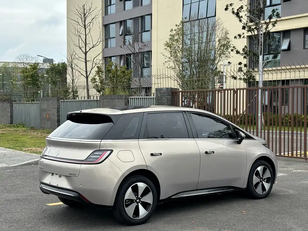 Baojun Yunduo — миниатюра 21